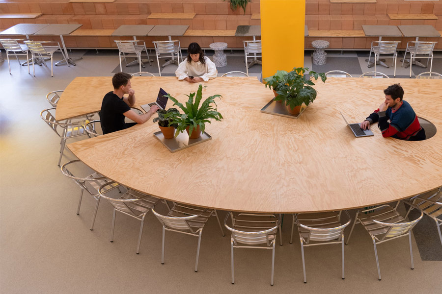 Időtálló design Porotherm téglákkal: megnyílt a Mammut új foodcourtja